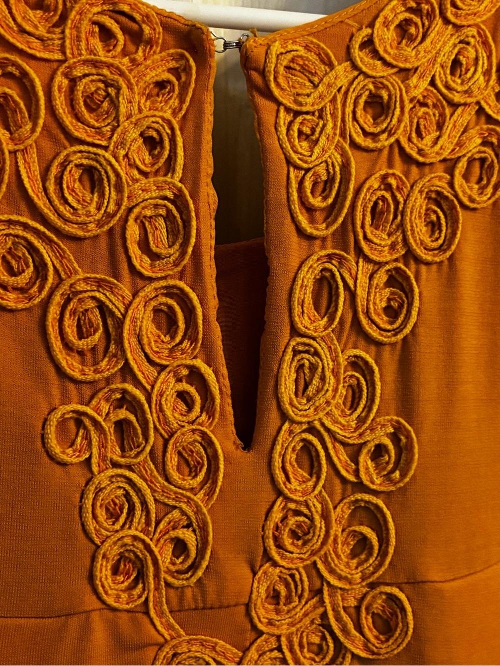 Loalde Woman’s Mustard Yellow Sleeveless shift Dress, Size: 4 - Picture 6 of 12